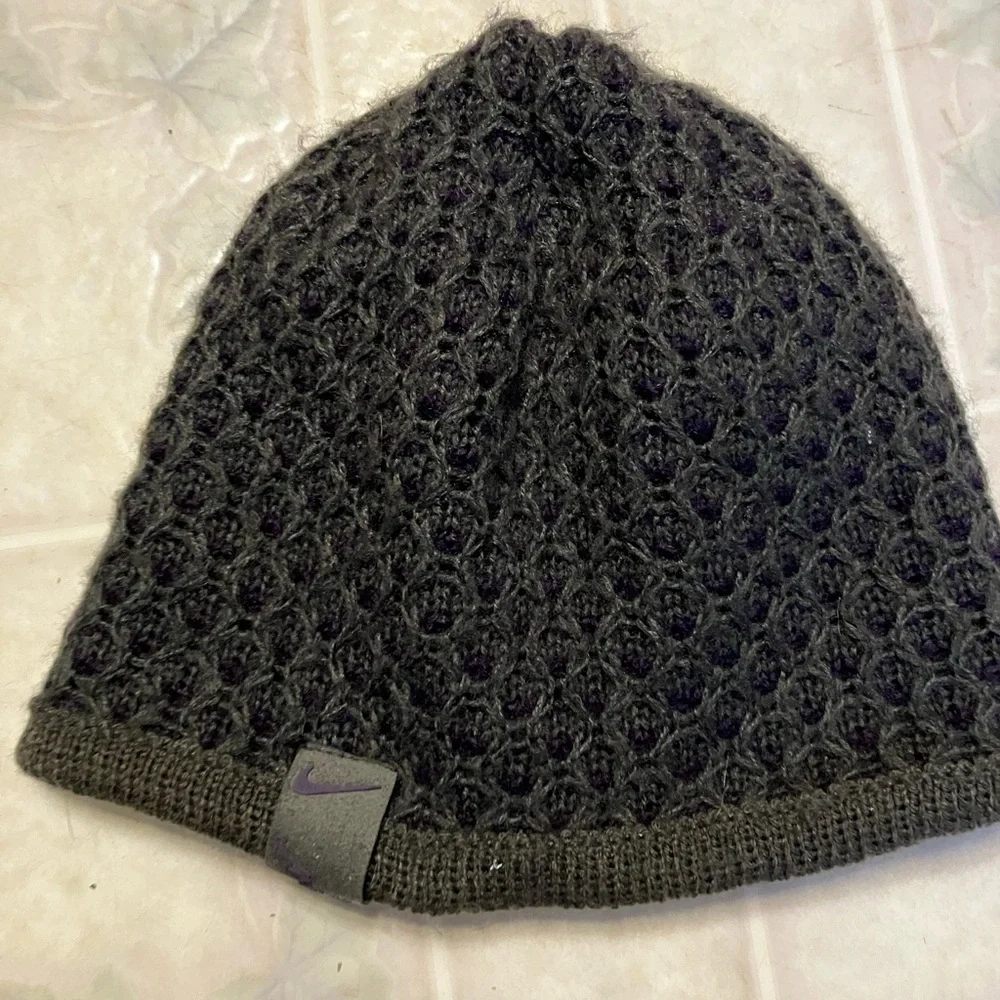 Nike cable‎ Reversible Gray women's Beanie